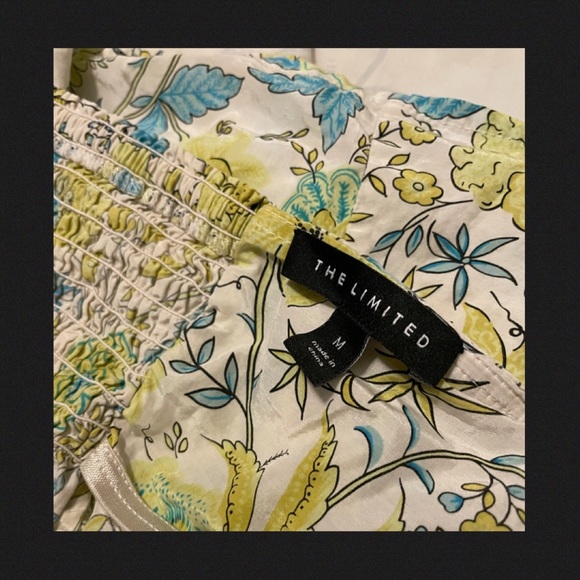 Perfect Spring & Summer Top! The Limited - Size M - Picture 4 of 5